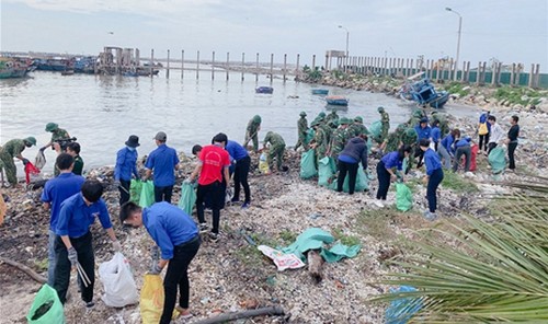 Bình Thuận tạo môi trường biển sạch, an toàn - ảnh 1