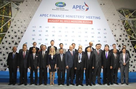APEC menegaskan memberikan prioritas mendorong pertumbuhan dan kestabilan keuangan - ảnh 1