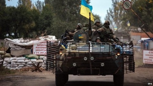 Pemerintah Ukraina dan pasukan penuntut federalisasi sepakat membentuk zona demiliterisasi - ảnh 1