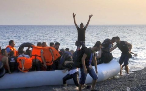  Orang-orang yang pertama meninggalkan Yunani menurut rencana re-alokasi EU - ảnh 1