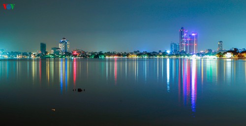 Kota Hanoi merayakan Tahun Baru 2016 dalam suasana meriah - ảnh 7
