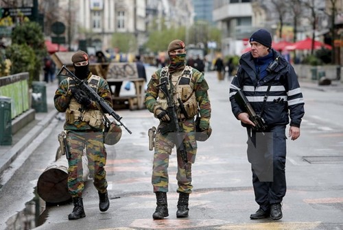 Belgia akan mengerahkan  lagi 1.000 polisi untuk melawan kekerasan dan teror - ảnh 1