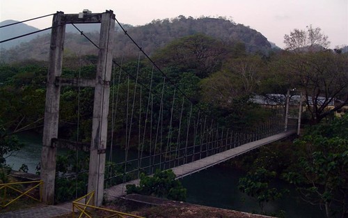 Jembatan-jembatan yang paling berbahaya di dunia - ảnh 7