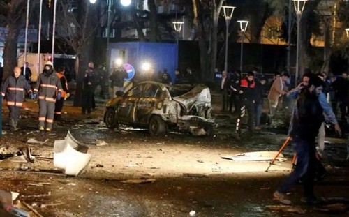 Serangan bom mobil sehingga 10 polisi Turki menjadi korban   - ảnh 1