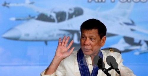 Presiden Filipina ingin melakukan perundingan dengan dua kelompok pembangkang pada saat yang bersama - ảnh 1