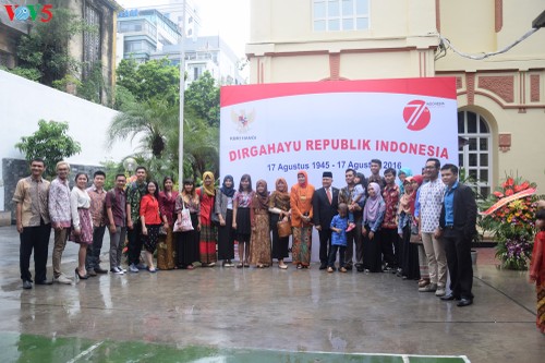 Memperingati  ultah  ke-71 Hari Kemerdekaan Republik Indonesia  - ảnh 14