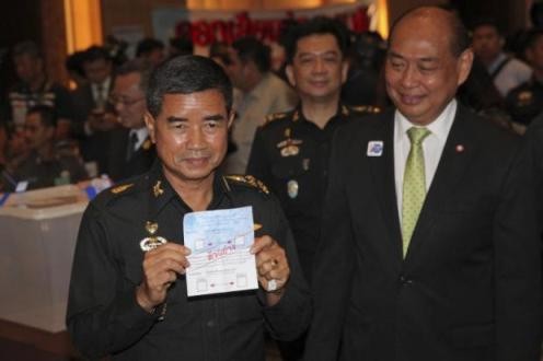 Panglima baru Angkata Darat Thailand berkomitmen tidak membiarkan ada kudeta - ảnh 1
