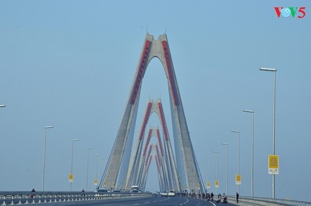 Kota Hanoi dan penggalan-penggalan jembatan  yang menyambungkan waktu - ảnh 13