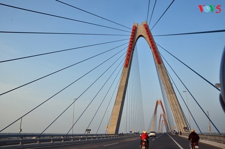Kota Hanoi dan penggalan-penggalan jembatan  yang menyambungkan waktu - ảnh 6