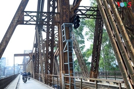 Kota Hanoi dan penggalan-penggalan jembatan  yang menyambungkan waktu - ảnh 18