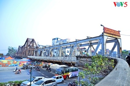 Kota Hanoi dan penggalan-penggalan jembatan  yang menyambungkan waktu - ảnh 3