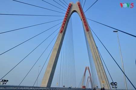 Kota Hanoi dan penggalan-penggalan jembatan  yang menyambungkan waktu - ảnh 16