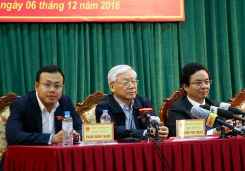 Sekjen KS PKV Nguyen Phu Trong melakukan kontak dengan pemilih kabupaten Dong Anh, Hanoi - ảnh 1