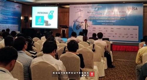 Mengembangkan jaringan penyelamatan untuk membela keselamatan ruang cyber Vietnam - ảnh 1
