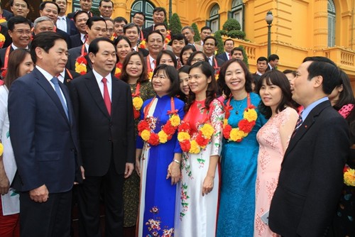Presiden Tran Dai Quang menerima 60 Sekretaris Resort Partai tipikal dari Organisasi Partai Badan-Badan Usaha di Pusat - ảnh 1