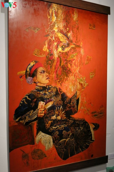 Lukisan tentang keyakinan memuja Tri Dewi Ibunda Vietnam ciptaan pelukis Tran Tuan Long - ảnh 10
