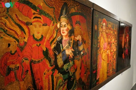 Lukisan tentang keyakinan memuja Tri Dewi Ibunda Vietnam ciptaan pelukis Tran Tuan Long - ảnh 14