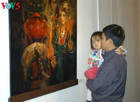 Lukisan tentang keyakinan memuja Tri Dewi Ibunda Vietnam ciptaan pelukis Tran Tuan Long - ảnh 2
