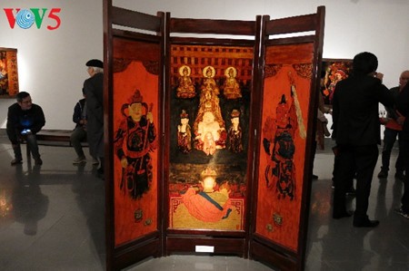 Lukisan tentang keyakinan memuja Tri Dewi Ibunda Vietnam ciptaan pelukis Tran Tuan Long - ảnh 7