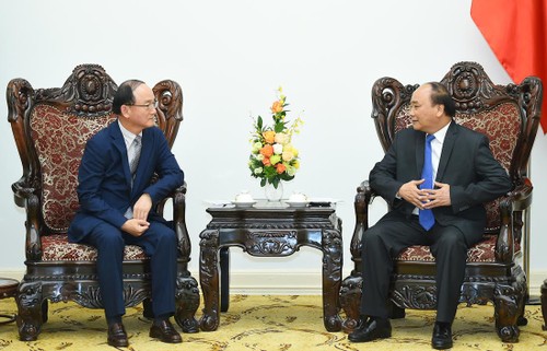  PM Vietnam, Nguyen Xuan Phuc menerima Direktur Utama Grup Samsung Vietnam - ảnh 1