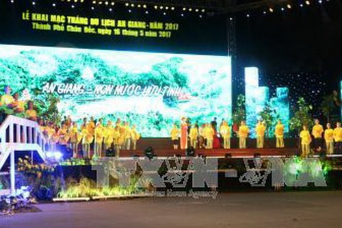  Bulan pariwisata An Giang tahun 2017 dibuka - ảnh 1