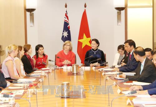  Ketua MN Nguyen Thi Kim Ngan menerima wakil mahasiswa Australia yang belajar di Vietnam menurut Colombo plan - ảnh 1