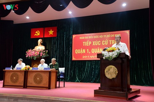 Presiden Tran Dai Quang melakukan kontak dengan para pemilih Kota Ho Chi Minh - ảnh 1
