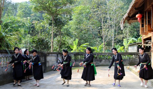 Kecamatan Xuan Giang mengkonservasikan dan mengembangkan nilai-nilai budaya etnis minoritas Tay - ảnh 1