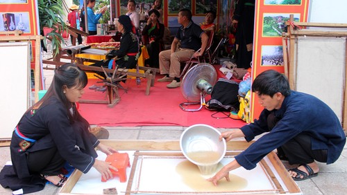 Seni membuat kertas  Do tradisional dari warga etnis minoritas Cao Lan di provinsi Bac Giang - ảnh 1