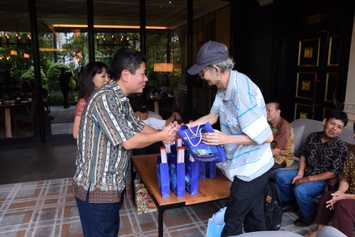 VOV5 melakukan pertemuan dan menyampaikan penghargaan “Pendengar Tipikal tahun 2018” di Jakarta, Indonesia - ảnh 9
