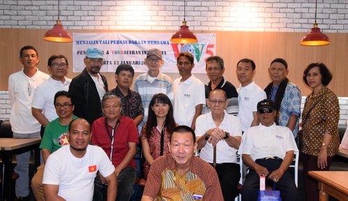 VOV5 melakukan pertemuan dan menyampaikan penghargaan “Pendengar Tipikal tahun 2018” di Jakarta, Indonesia - ảnh 14