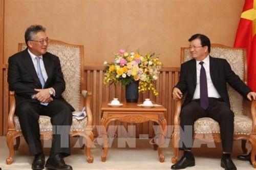  Deputi PM Pemerintah, Trinh Dinh Dung menerima Direktur Grup Marubeni, Jepang - ảnh 1