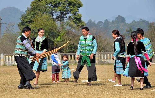 Warga etnis minoritas Mong merayakan Hari Raya Tet tradisional - ảnh 1