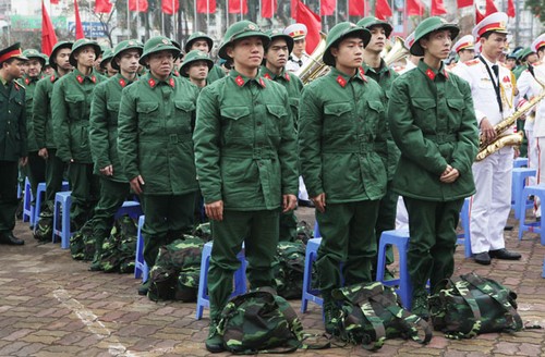 Perkenalan sepintas lintas tentang  pelaksanaan wajib militer dikalangan pemuda Vietnam - ảnh 1
