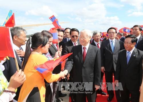 Kunjungan yang dilakukan Sekjen, Presiden Nguyen Phu Trong di Laos mempererat, memperkuat dan mengembangkan hubungan persahabatan tradisional antara dua negara - ảnh 1
