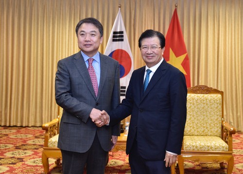 Deputi PM Vietnam, Trinh Dinh Dung menerima Wakil Presiden Grup Hyundai - ảnh 1