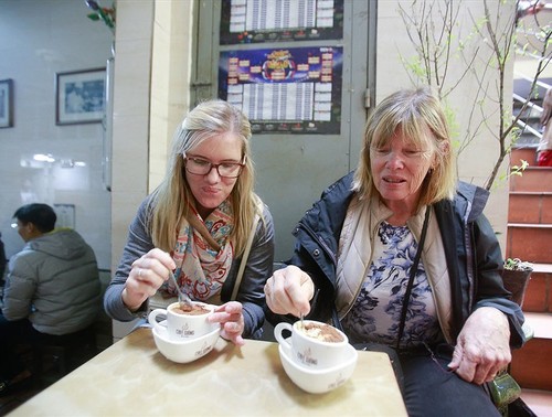 Iktisar surat pendengar dan perkenalan tentang kopi telur Giang di Kota Hanoi - ảnh 2