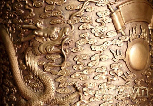 Đại Bái village follows traditional craft of casting bronze  - ảnh 1