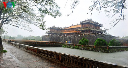 Hue imperial city in the rain  - ảnh 4