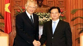 Prime Minister Nguyen Tan Dung receives former French Prime Minister - ảnh 1