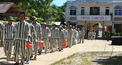 Deputy Prime Minister inspects amnesty work in Ninh Binh  - ảnh 1