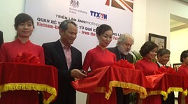 Photo exhibition marks Vietnam-UK ties  - ảnh 1