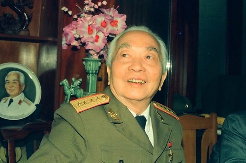 Emotional photos of General Vo Nguyen Giap taken by Tran Hong  - ảnh 2