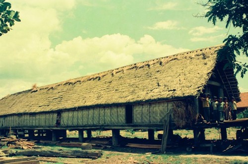 Traditional long house of the Ede - ảnh 1