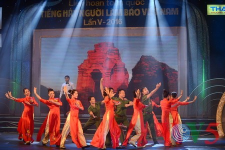Medley “Hanoi autumn” advances to final round of Vietnam Journalists’ Singing Festival 2016 - ảnh 1