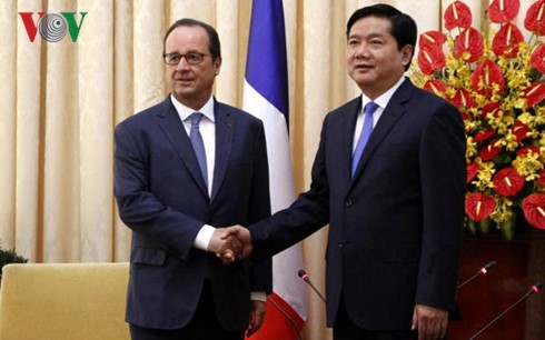 France-Vietnam Business Forum opens during President Hollande’s visit - ảnh 1