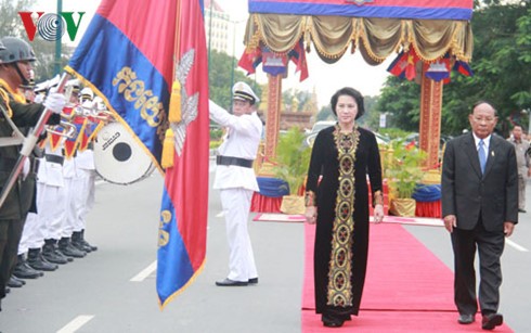 National Assembly Chairwoman begins official visit to Cambodia - ảnh 2