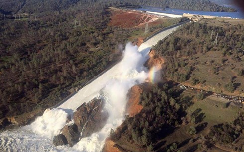 California braces for dam collapse  - ảnh 1