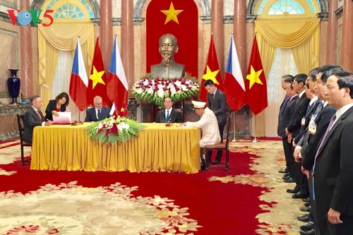Vietnam-Czech Republic relations elevated to a new height  - ảnh 1
