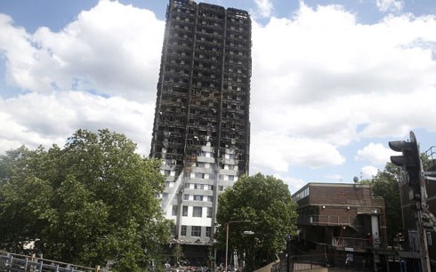 Britain reviews safety regulations in high rise buildings - ảnh 1